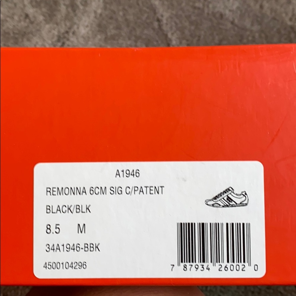 shoes - Picture 3 of 3